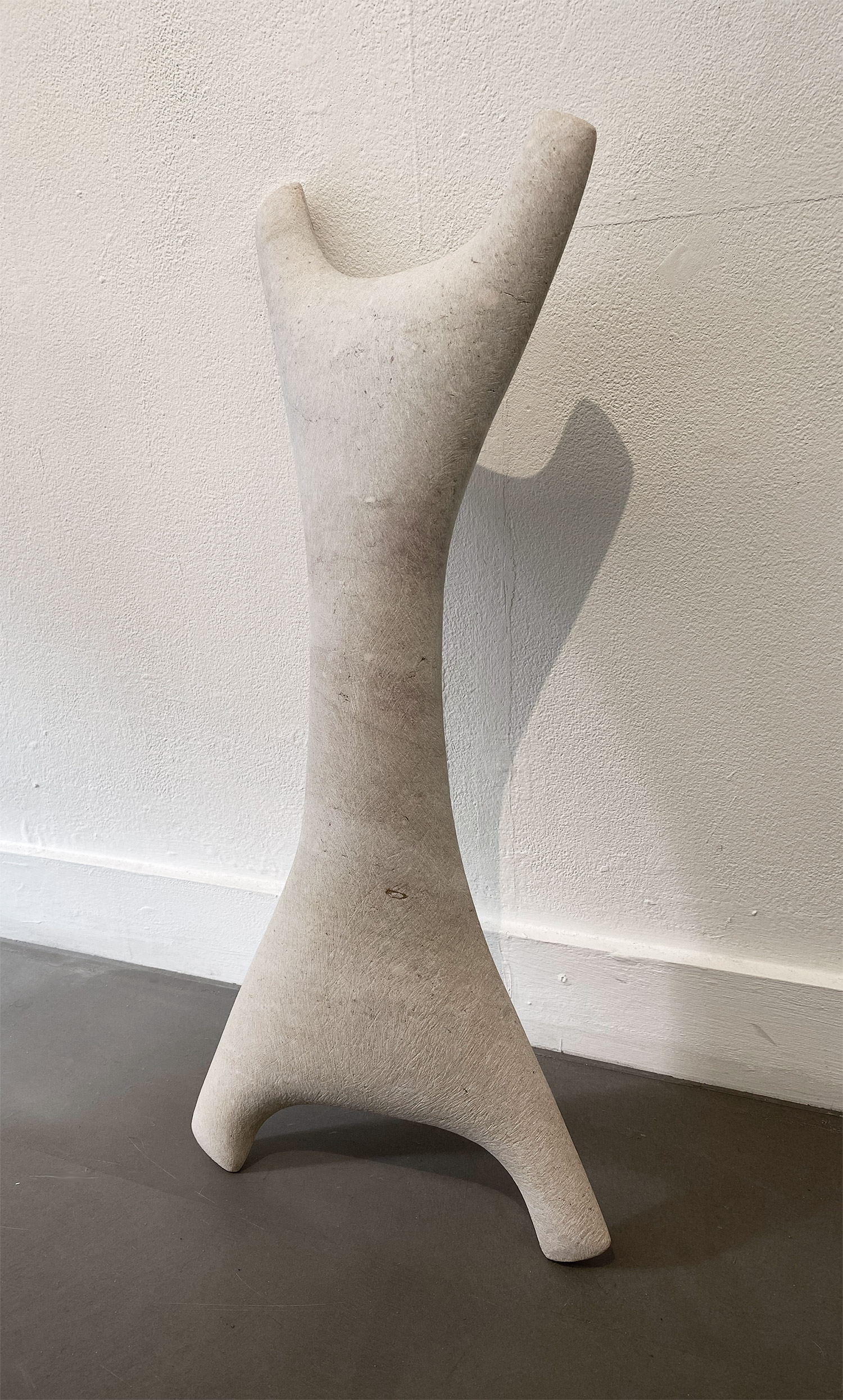 Lucy König - B3/09 Gg6, 2025, Untersberger Marmor, 74 x 32 x 10 cm
